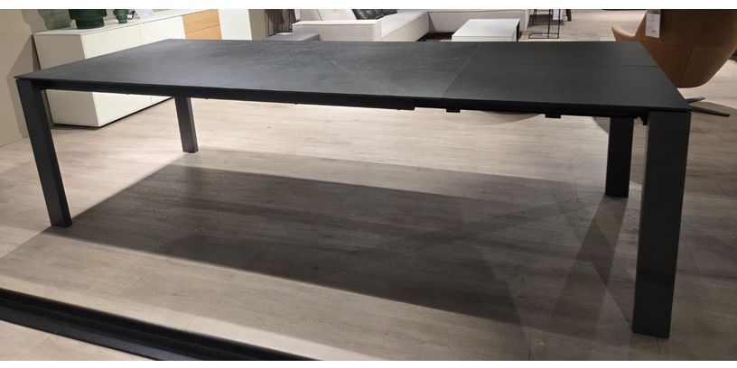 (Showroommodel)Bert Plantagie Uitschuiftafel Cervo