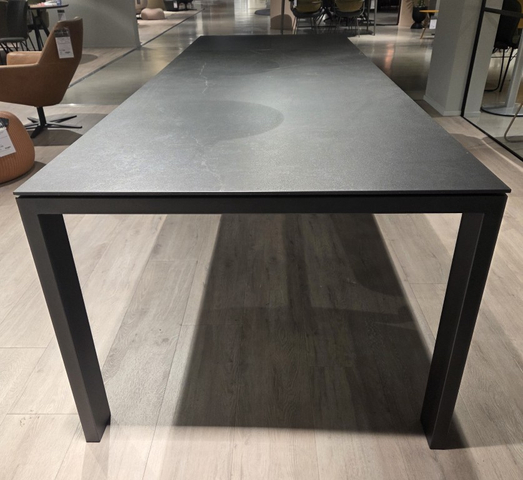 (Showroommodel)Bert Plantagie Uitschuiftafel Cervo