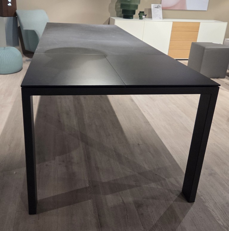 (Showroommodel)Bert Plantagie Uitschuiftafel Cervo