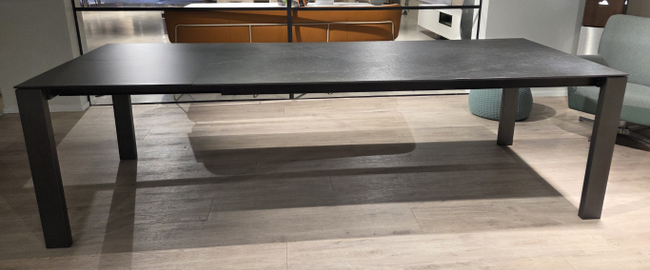 (Showroommodel)Bert Plantagie Uitschuiftafel Cervo