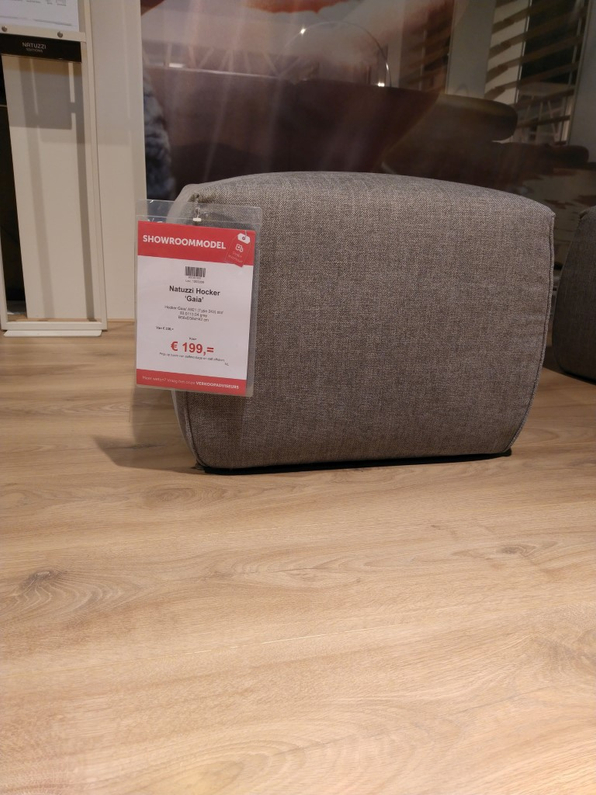 (Showroommodel) Natuzzi Hocker Gaia Grey