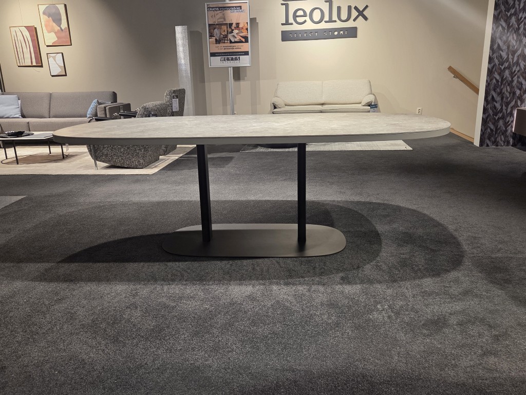 (Showroommodel) Leolux Eettafel Toveri Ceramic 