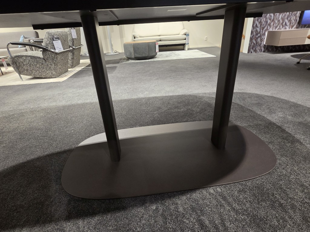 (Showroommodel) Leolux Eettafel Toveri Ceramic 