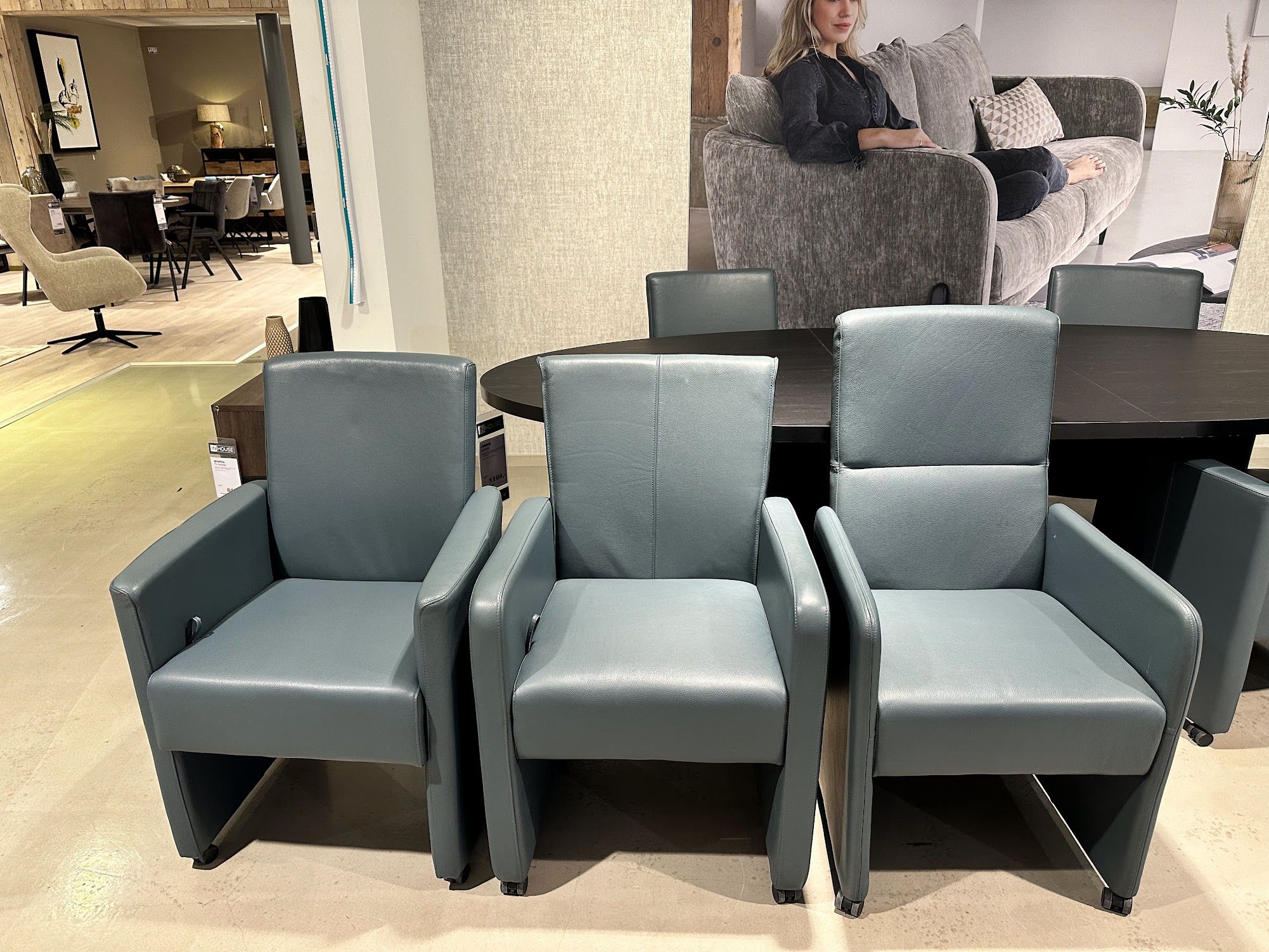 (Showroommodel) INHOUSE Eetset Carol Whale S/6