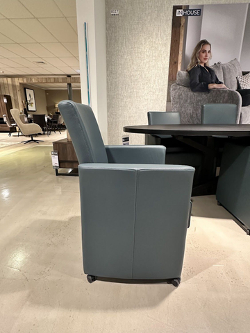 (Showroommodel) INHOUSE Eetset Carol Whale S/6