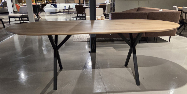 (Showroommodel) Studio Mik Eettafel Casco