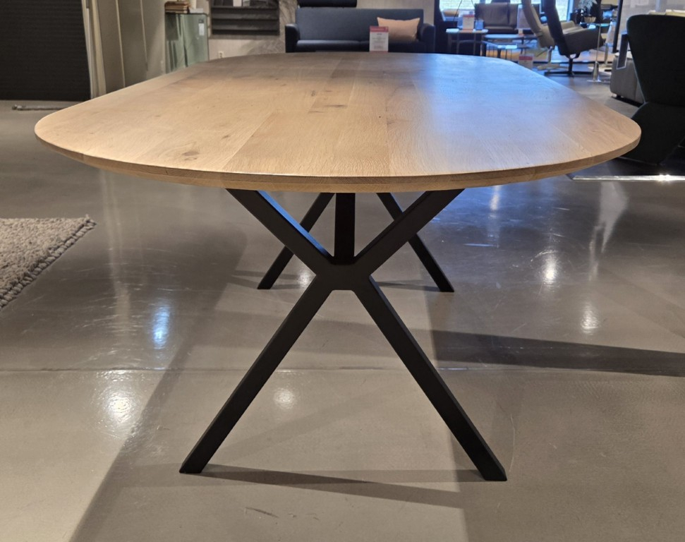 (Showroommodel) Studio Mik Eettafel Casco