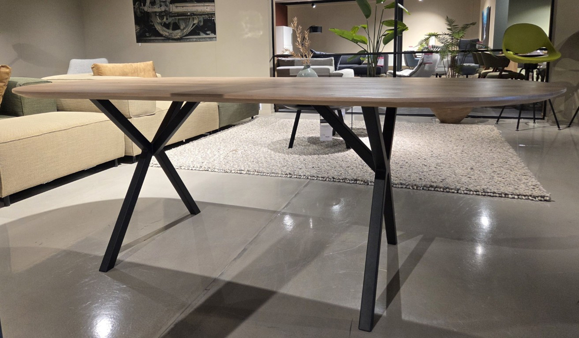 (Showroommodel) Studio Mik Eettafel Casco