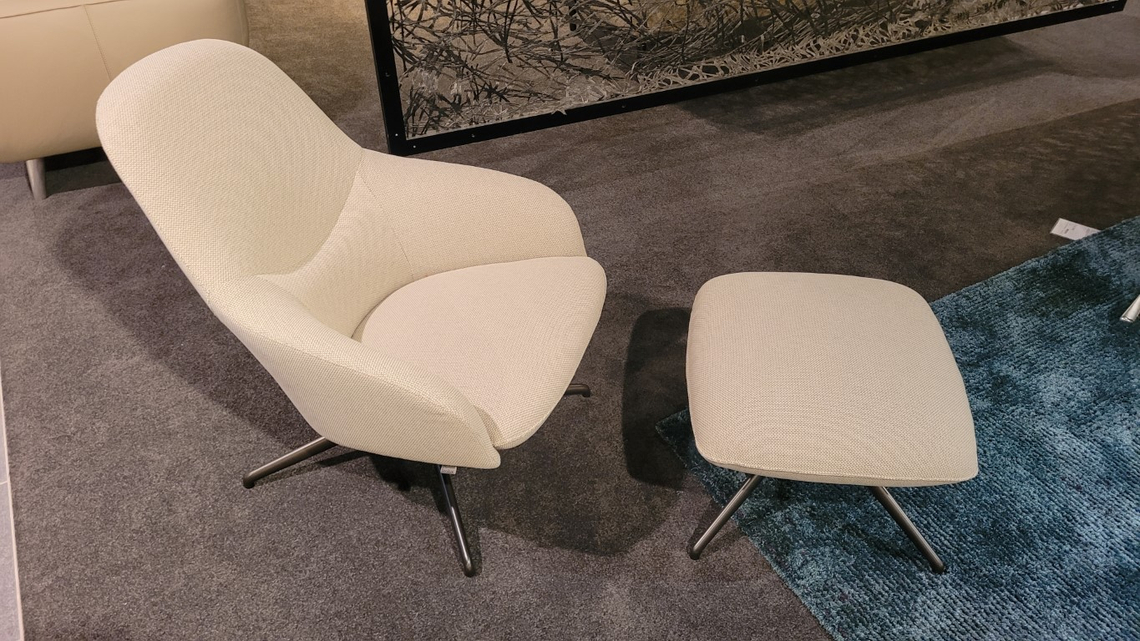 (Showroommodel) Leolux Draaifauteul & Poef Lanah