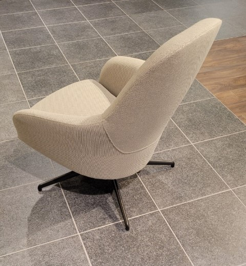 (Showroommodel) Leolux Draaifauteul & Poef Lanah