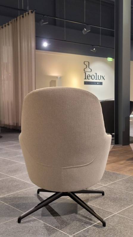 (Showroommodel) Leolux Draaifauteul & Poef Lanah
