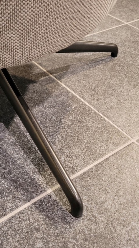 (Showroommodel) Leolux Draaifauteul & Poef Lanah