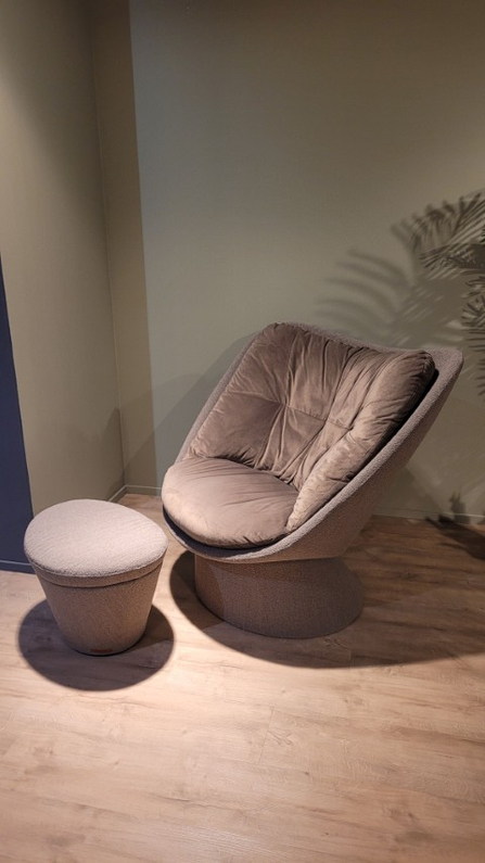 (Showroommodel) Montis Draaifauteuil & Poef Fabian