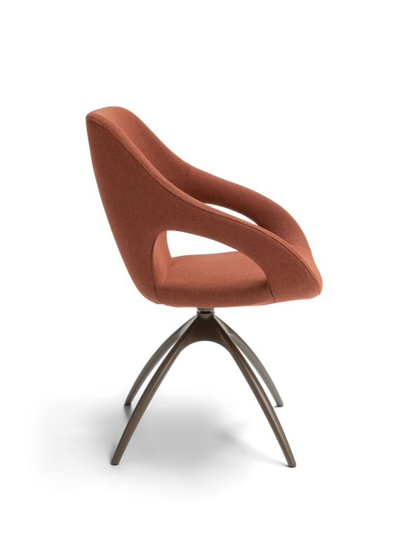 Bree's New World Armstoel Quby 