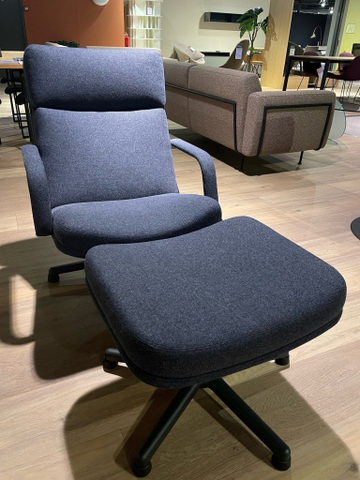 (Showroommodel) Artifort Fauteuil+Poef F141