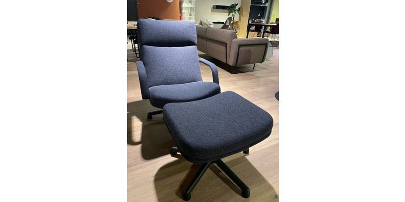 (Showroommodel) Artifort Fauteuil+Poef F141