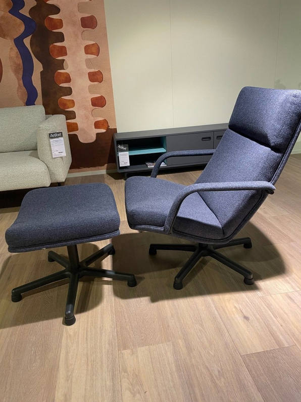 (Showroommodel) Artifort Fauteuil+Poef F141