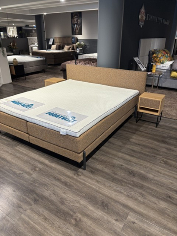 (Showroommodel) Boxspring Lumen Vlak Caramel