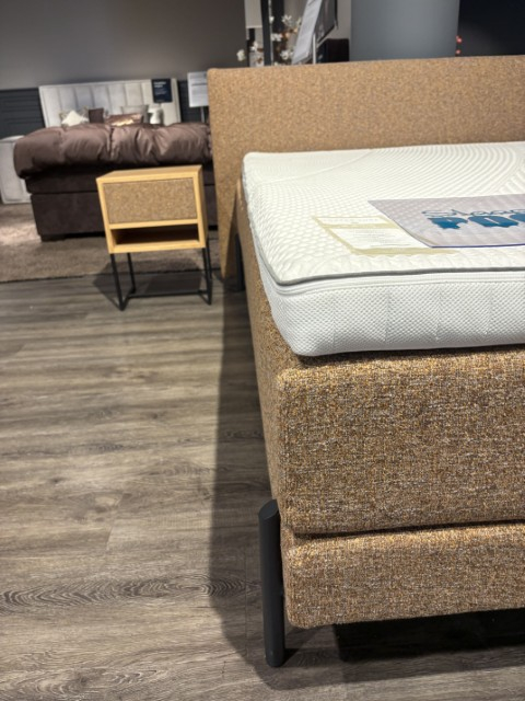 (Showroommodel) Boxspring Lumen Vlak Caramel