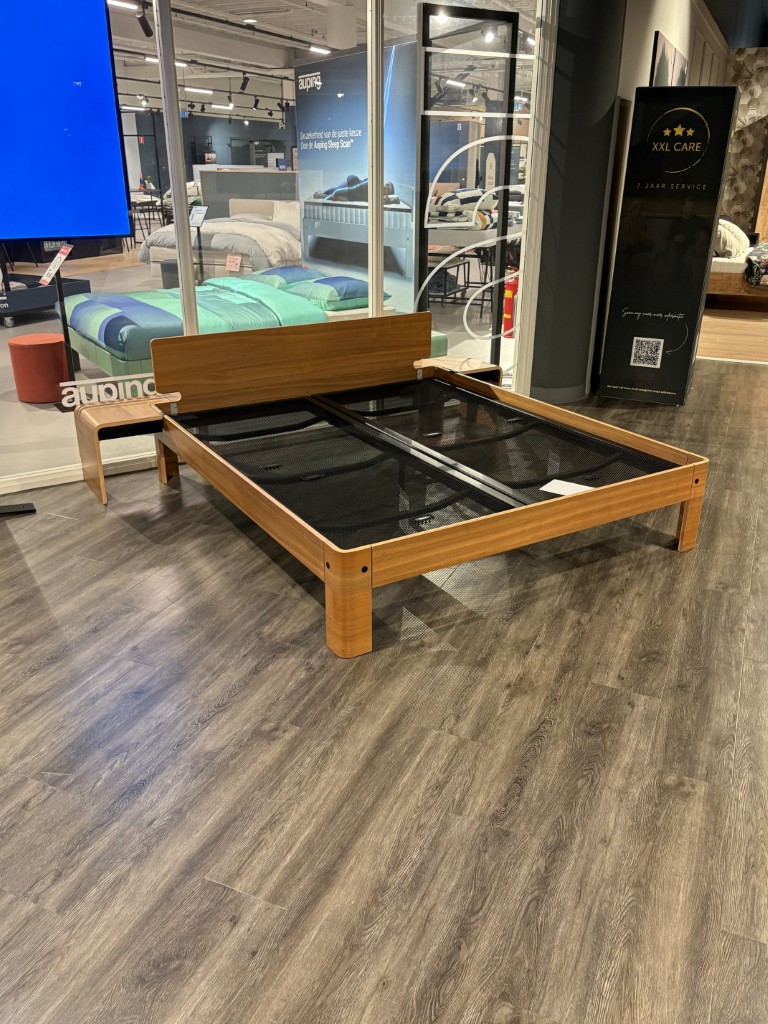 (Showroommodel) Auping Ledikant Auronde Walnoot
