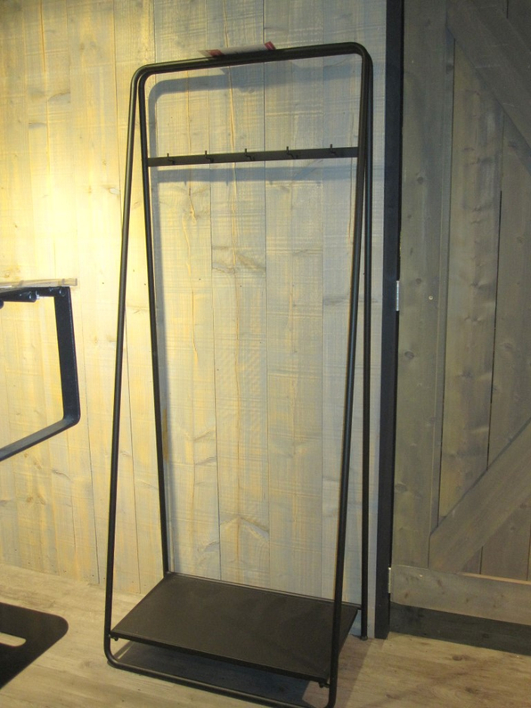 (Showroommodel) By Boo Kledingrek C-Rack