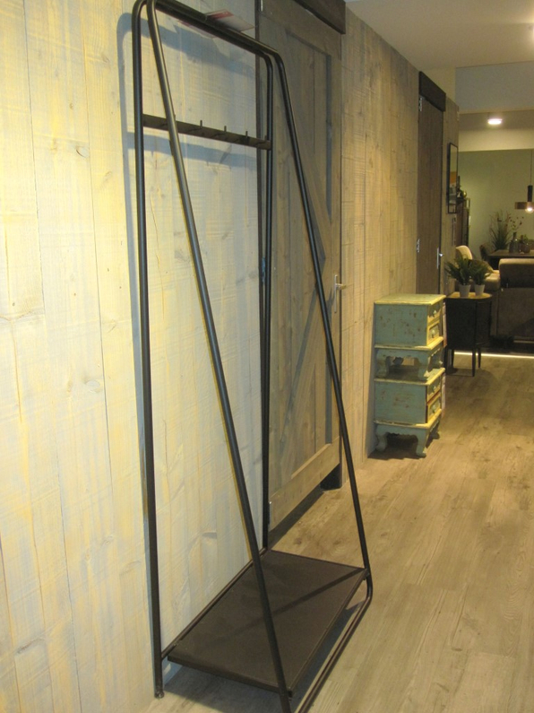 (Showroommodel) By Boo Kledingrek C-Rack