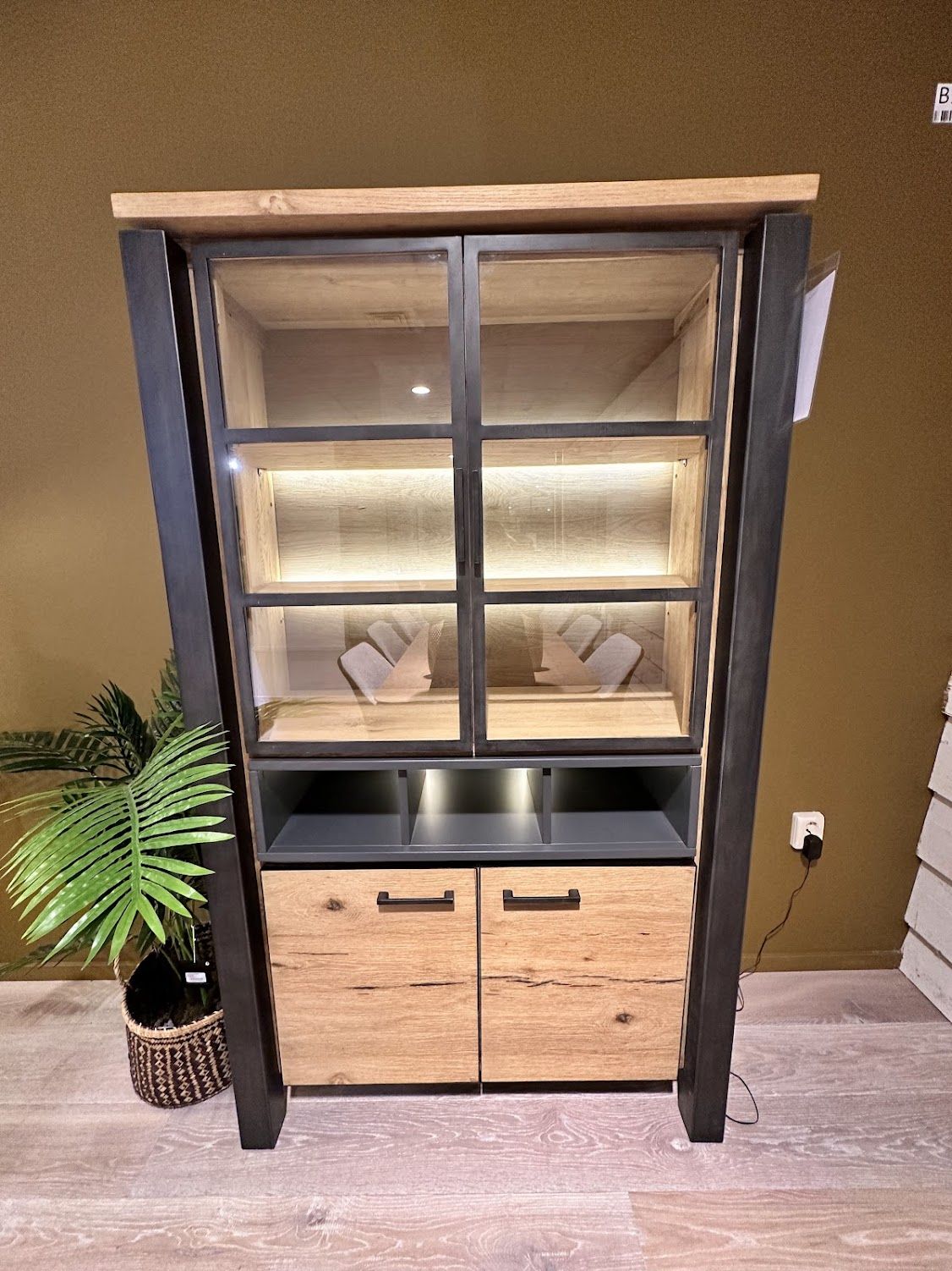 (Showroommodel) INHOUSE Vitrinekast Lucania