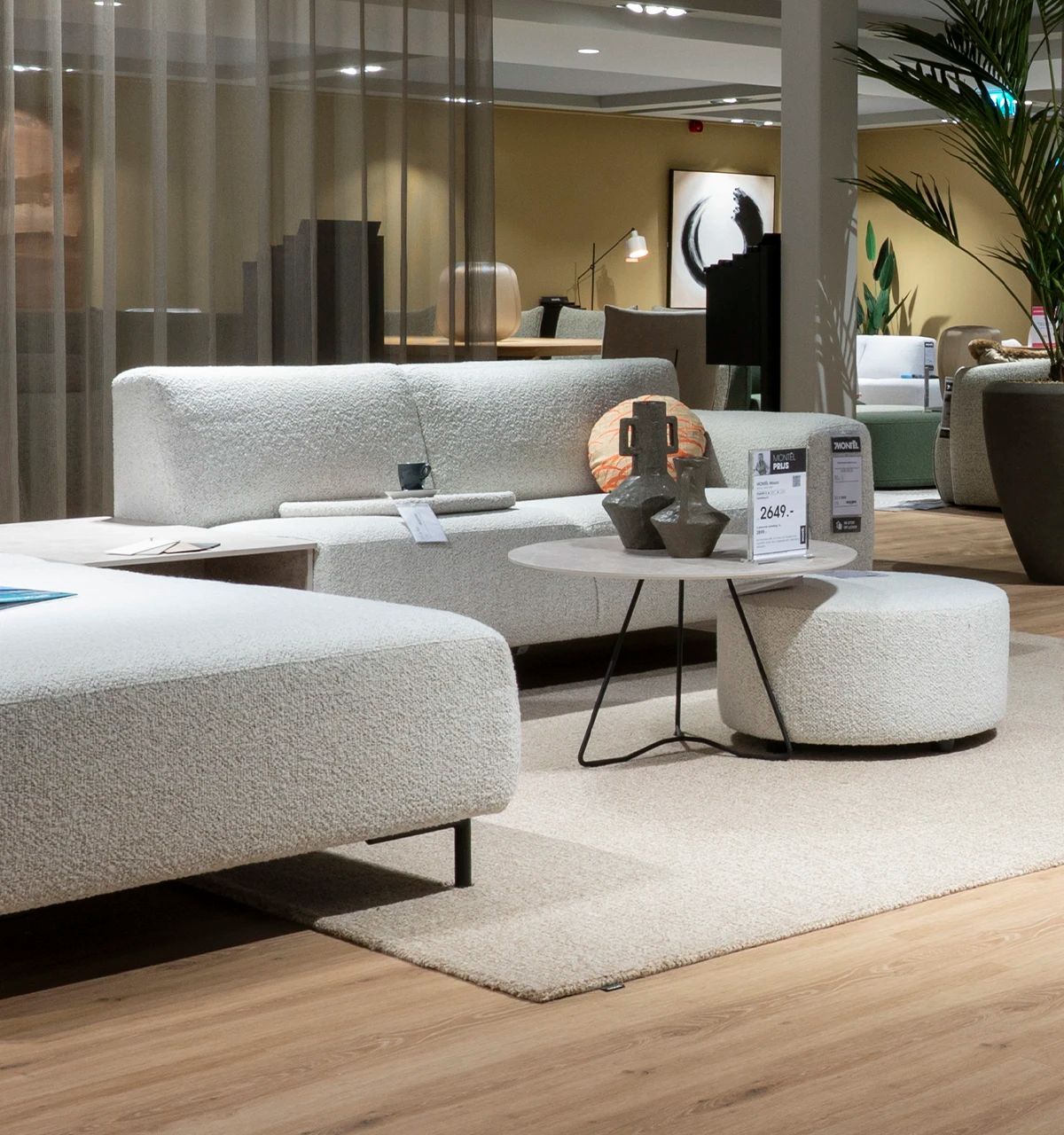 Ontdek hockers in onze showroom, kom langs bij Woonboulevard Poortvliet XXL