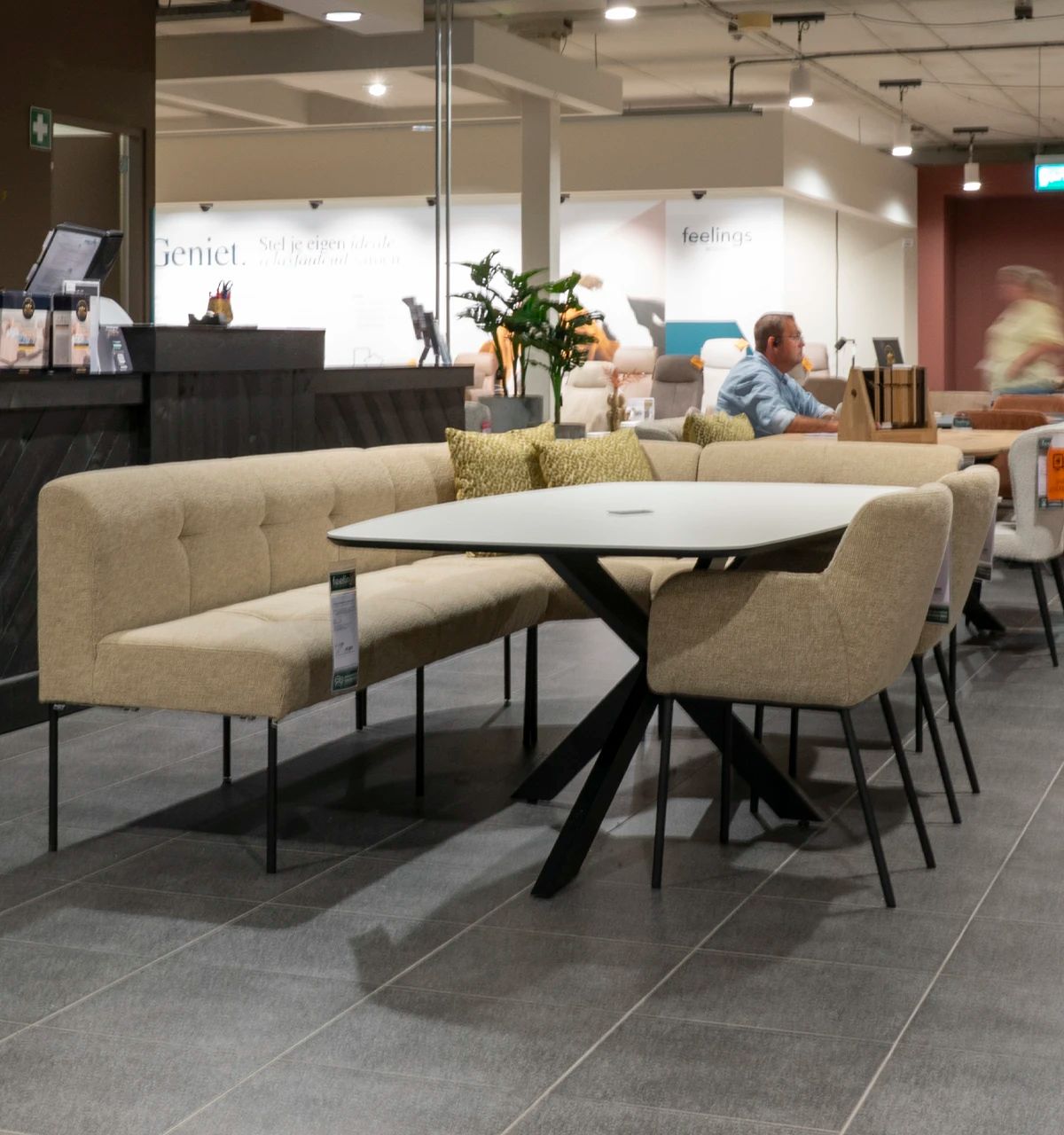 Ontdek eetkamerbanken in onze showroom, kom langs bij Woonboulevard Poortvliet XXL