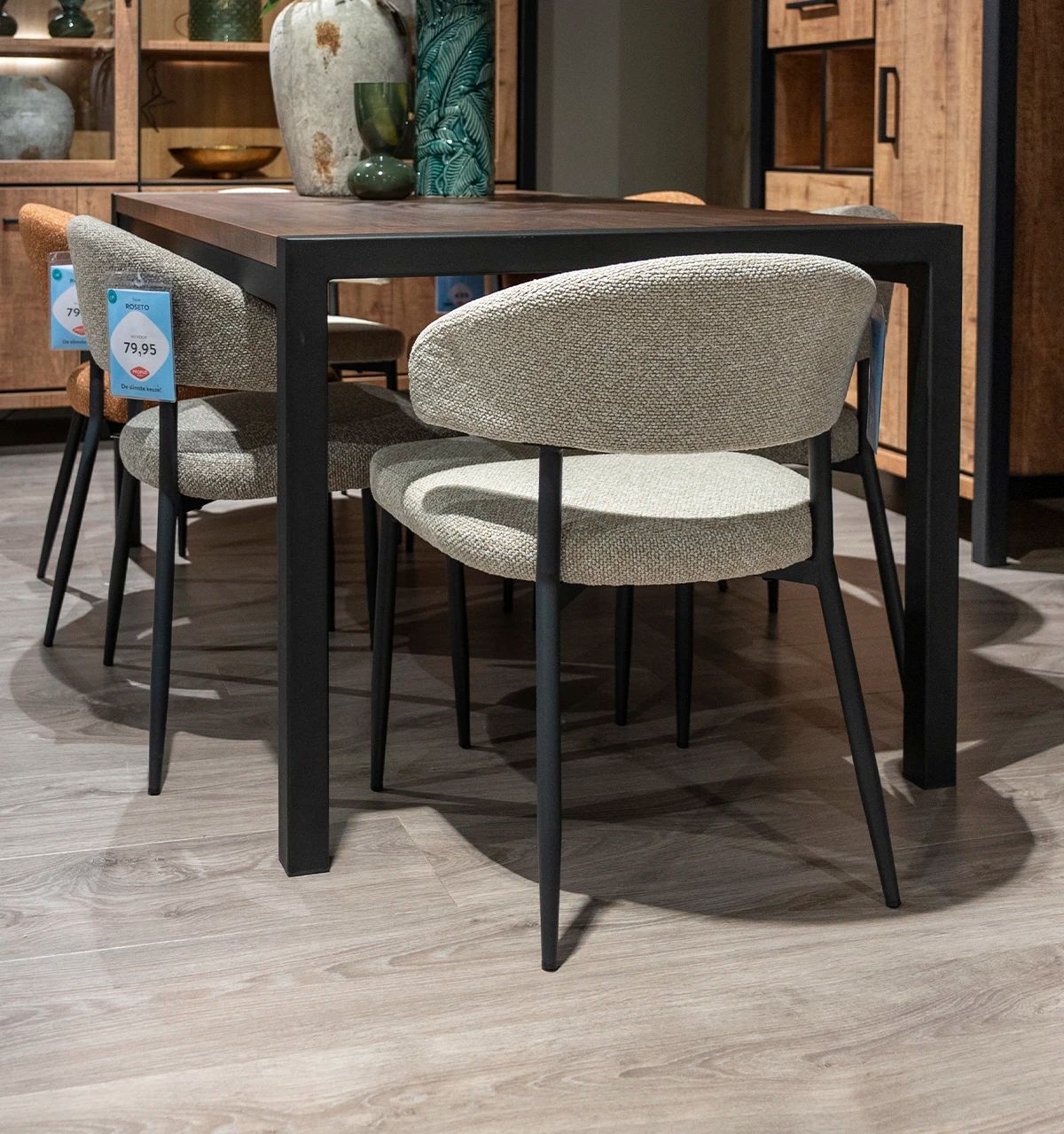 Ontdek stoelen in onze showroom, kom langs bij Woonboulevard Poortvliet XXL