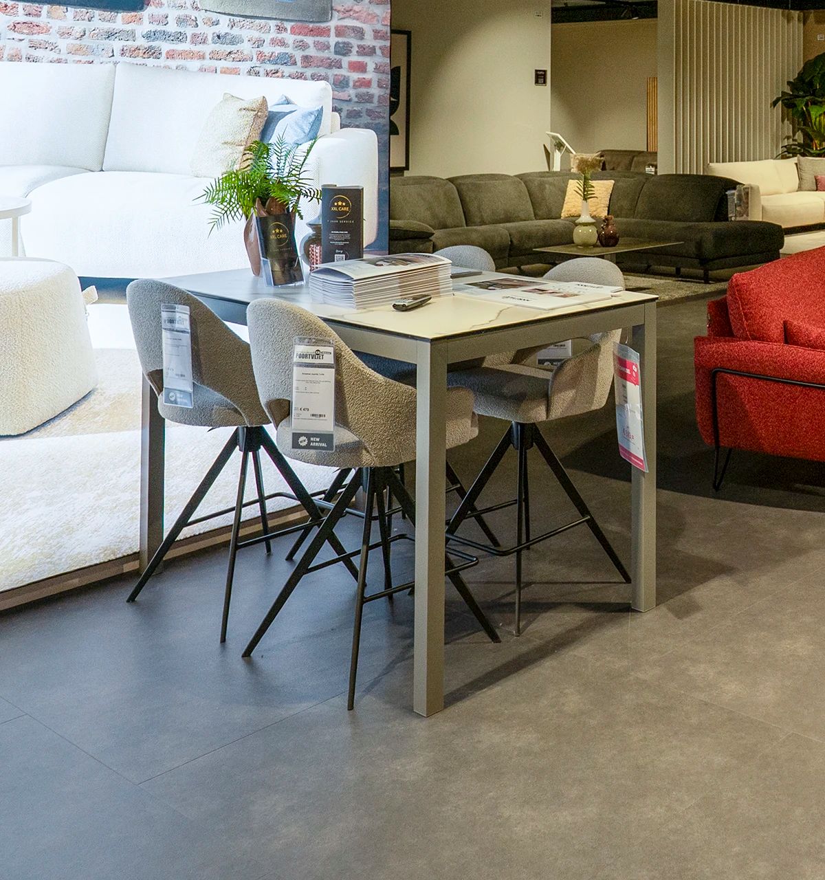 Ontdek bartafels in onze showroom, kom langs bij Woonboulevard Poortvliet XXL