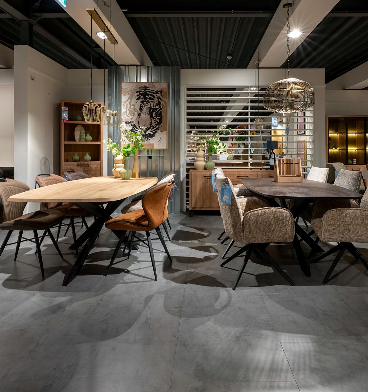 Ontdek eettafels in onze showroom, kom langs bij Woonboulevard Poortvliet XXL