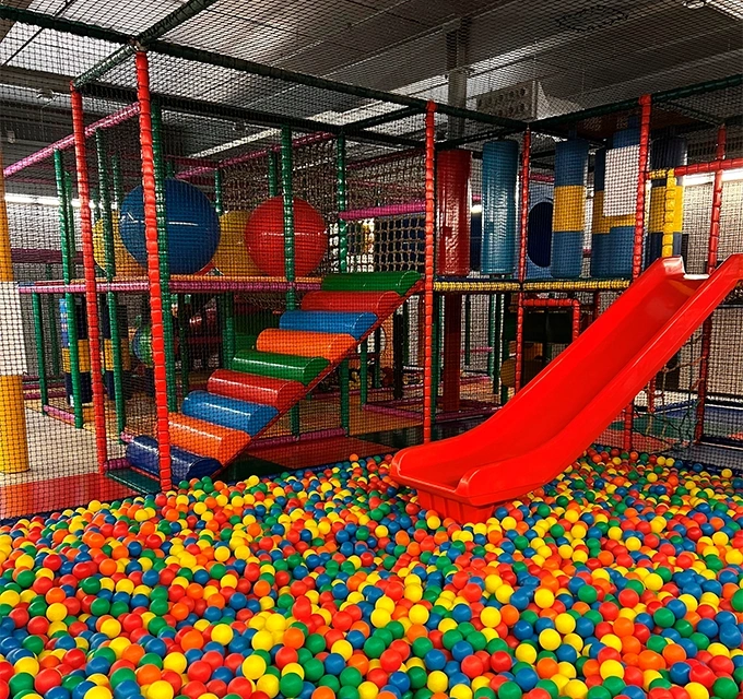 Ballenbak voor de kleintjes bij brasserie by Bouman | Woonboulevard Poortvliet XXL