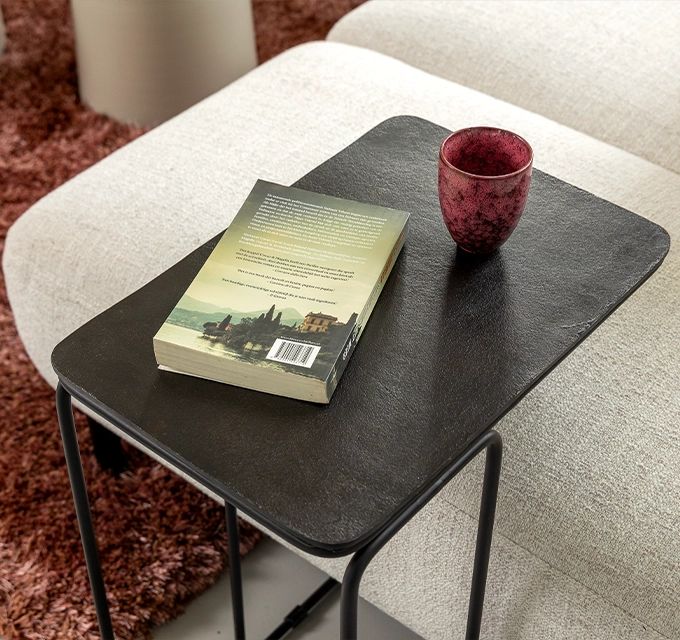 tafeltje met boek | Bouman & Potter