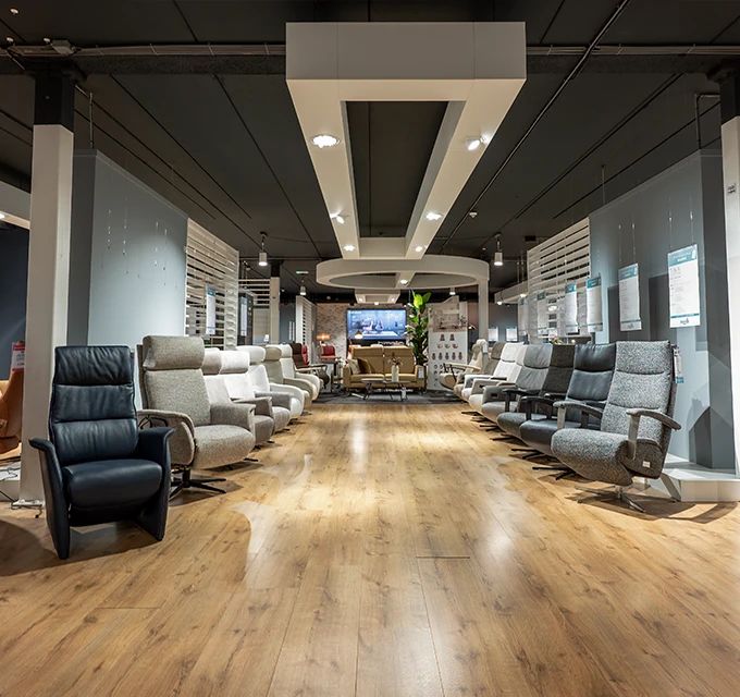 Fauteuil Gallery met relaxfauteuils en sta-op stoelen bij Woonboulevard Poortvliet XXL