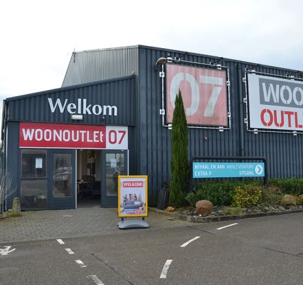 Woonoutlet07 met showroommodellen en scherp geprijsde meubelen bij Woonboulevard Poortvliet XXL